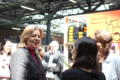 Federal Minister Bärbel Bas learning about "One Hour, Many Voices"