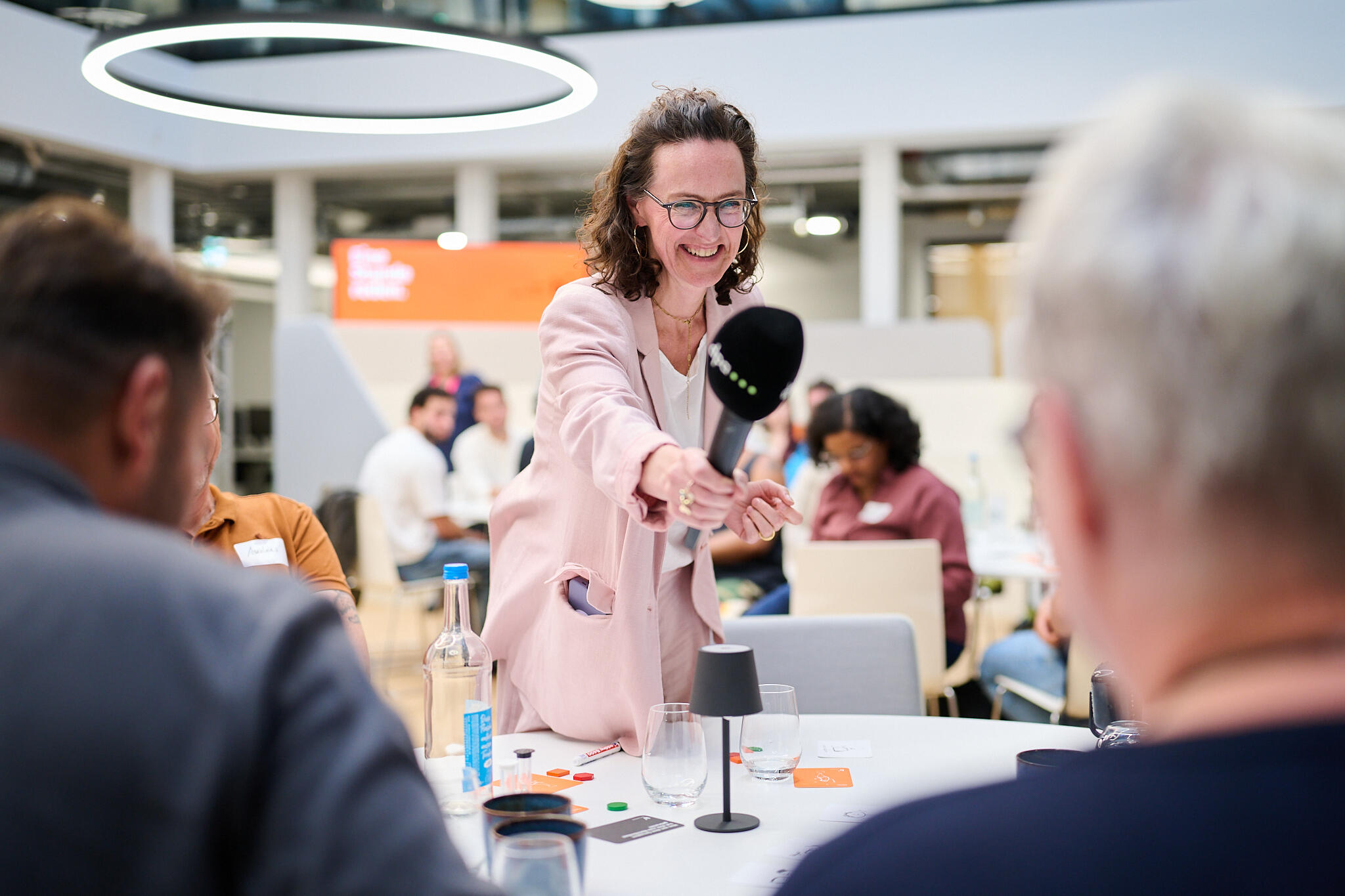 Astrid Maier als Moderatorin