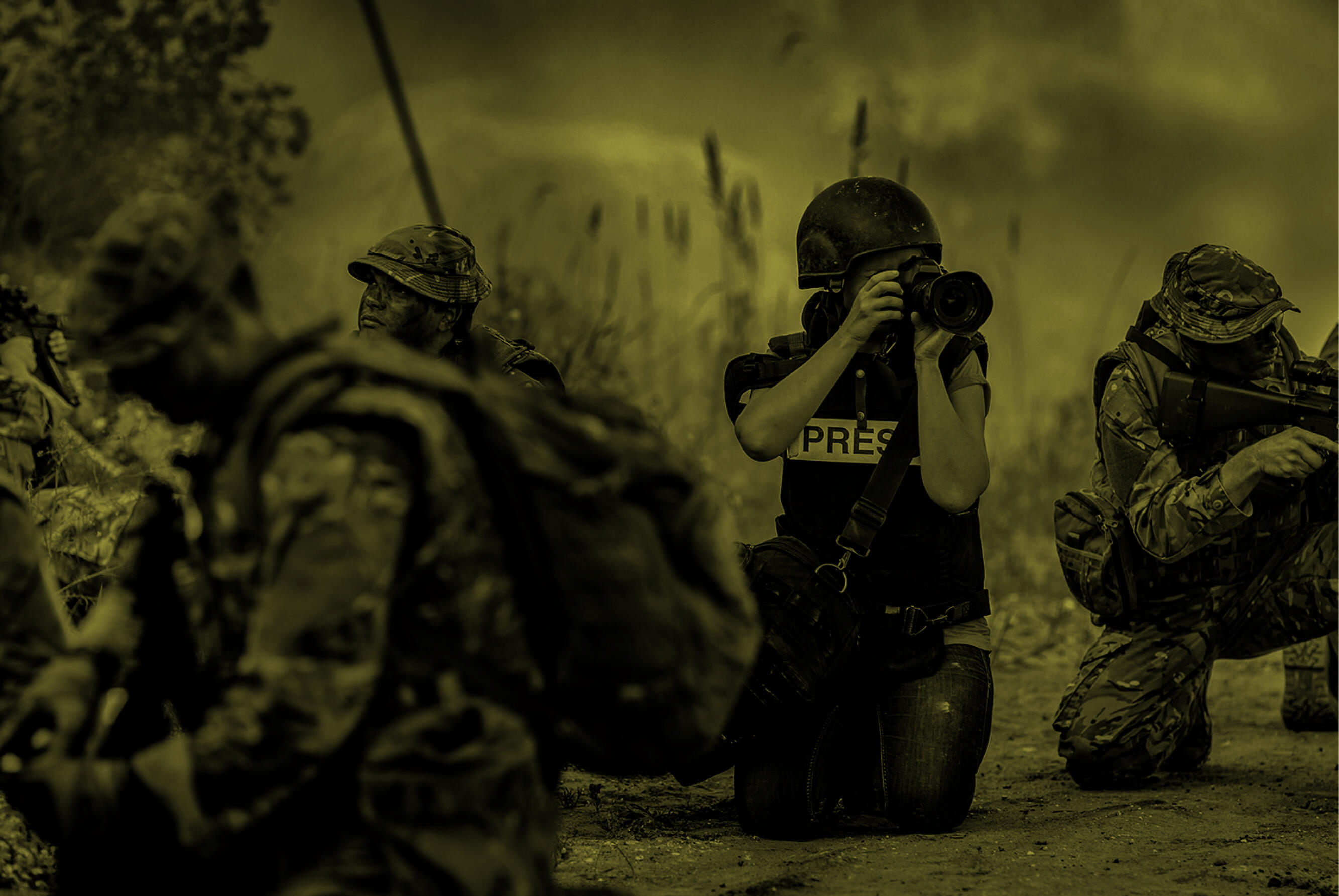 Pressefotograf in Kampfhandlung