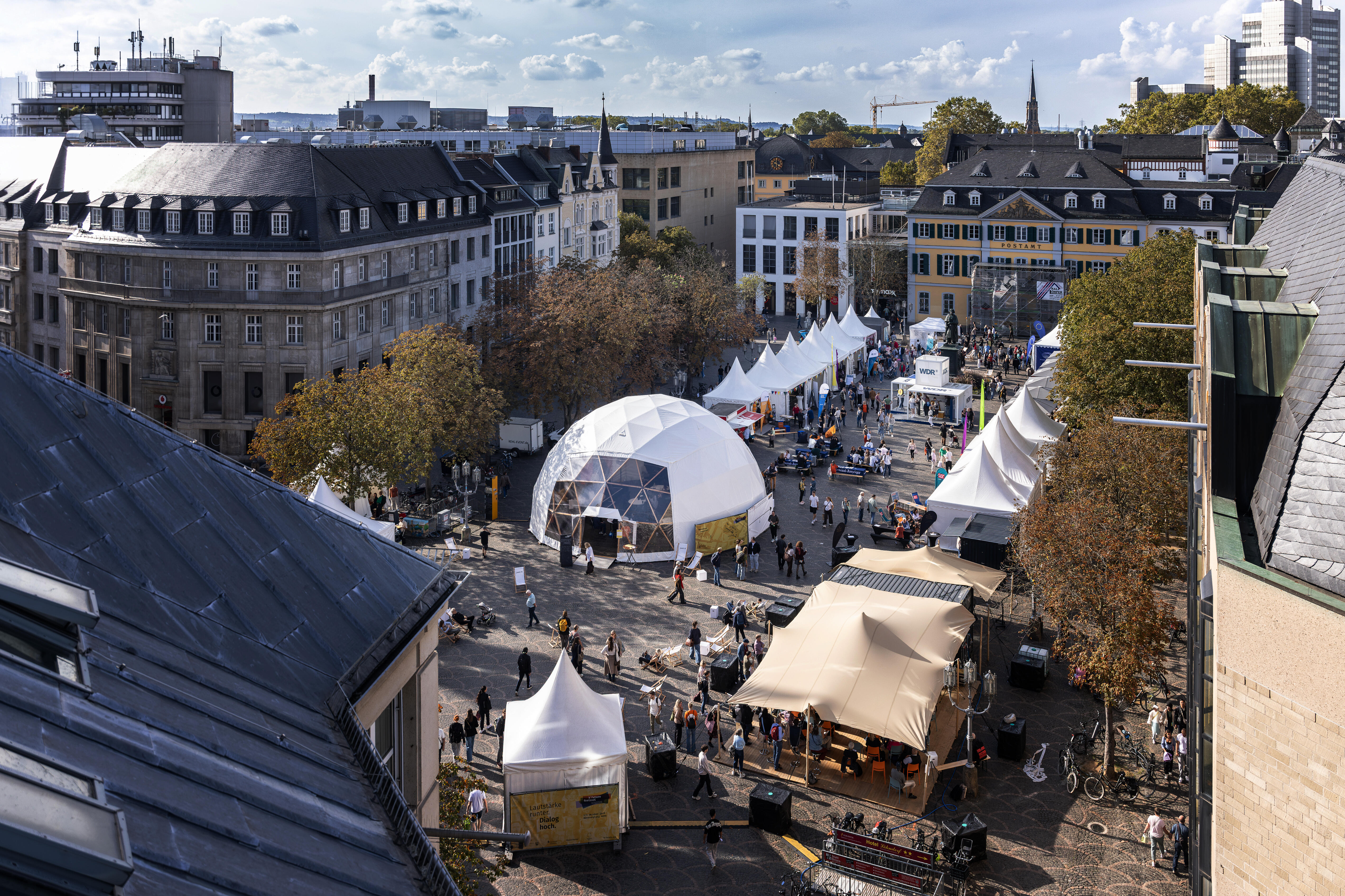 A bird's eye view of the Bonner Münsterplatz with bff26 tents and crowds filling the area